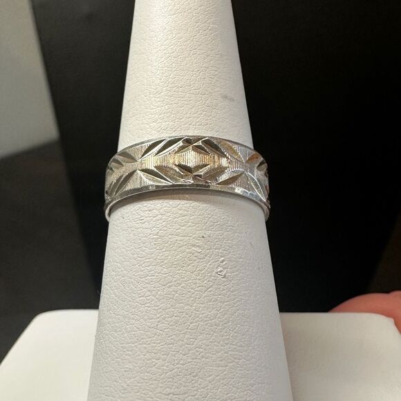 SALE! Diamond cut, sterling silver ring band! - Picture 5 of 6